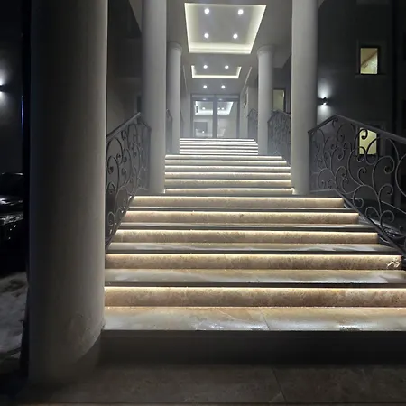 アパート 4n Lux & *