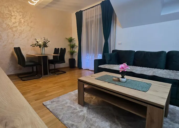 アパート 4n Lux & *