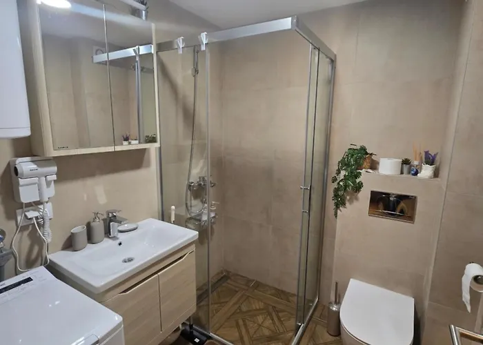 アパート 4n Lux &